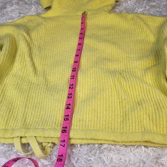 American Eagle Women's Crop Top Sweater, Yellow, Medium (See desc..) - Picture 9 of 10